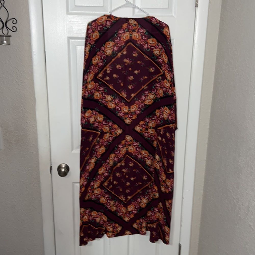Torrid Burgundy Floral Scarf Print Kimono - Picture 5 of 5